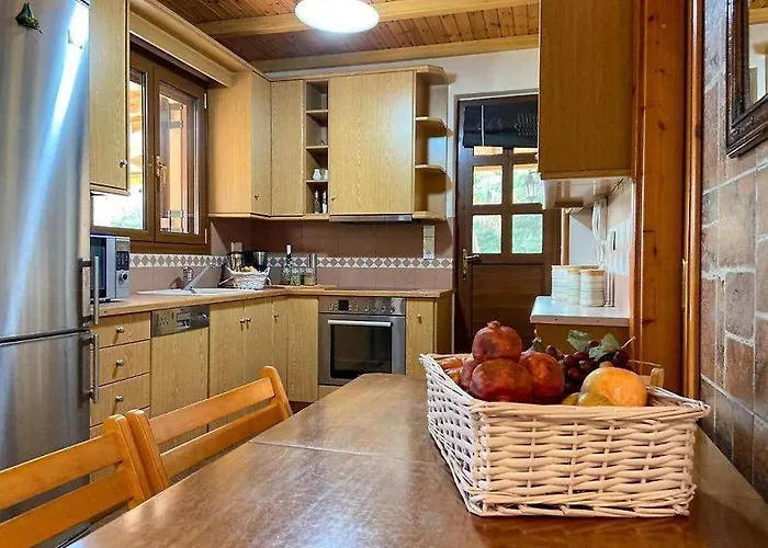 Kostoula * Karavómilosz